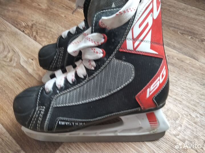 Коньки хоккейные 39 размер
