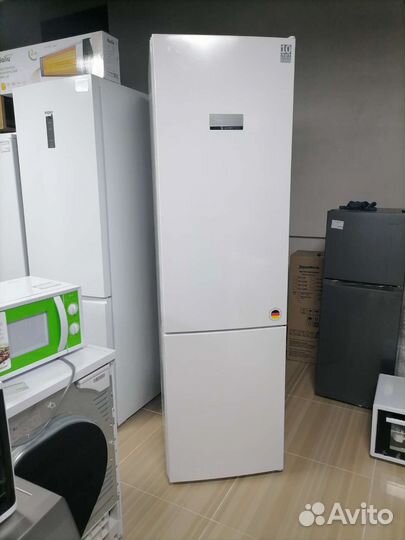 Холодильник новый Bosch Serie 4 VitaFres белый