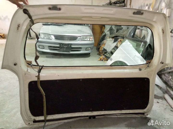 Toyota Probox задняя крышка багажника в сборе