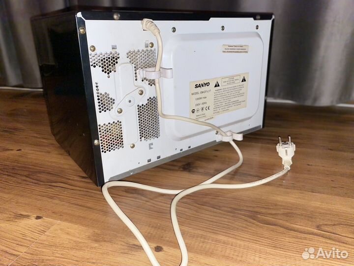 Микроволновая печь Sanyo EM-D7-L17