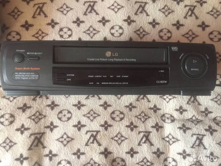 Видеомагнитофон lg