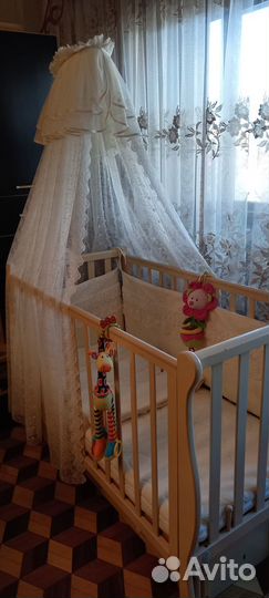 Кроватка для новорожденных с маятником и матрасом