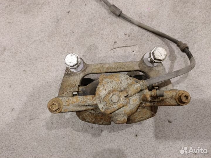 Передний левый суппорт для 1.8 Skoda Octavia A7