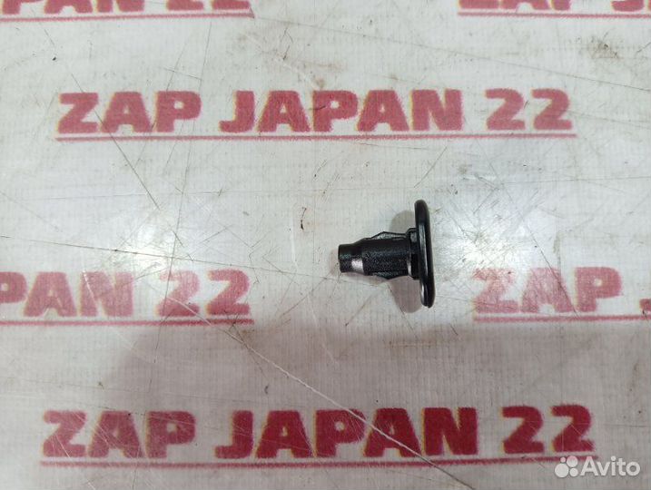 Клипса крепления накладки порога Toyota