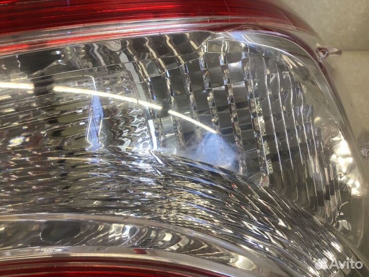 Фонарь задний наружный правый Toyota Camry V70 201