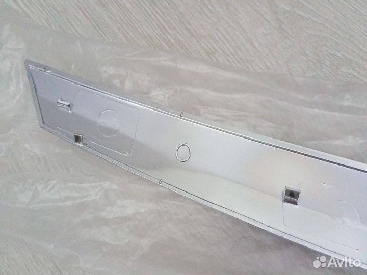 Молдинг решетки радиатора Largus хром LADA