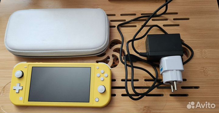Портативная игровая приставка Nintendo switch lite