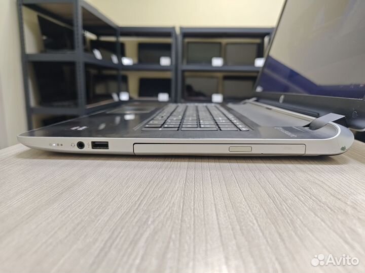 Hp pavilion 17-f(A10/8gb/SSD/2gb GPU)