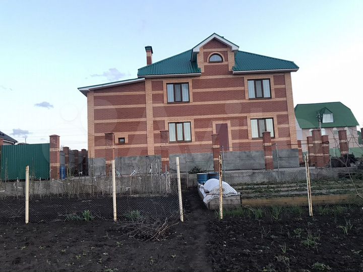 Дом 300 м² на участке 8 сот.