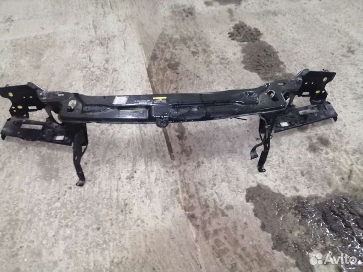 Передний панель телевизор на Volvo XC 90