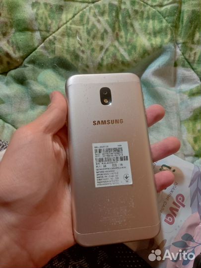Телефон Samsung J3