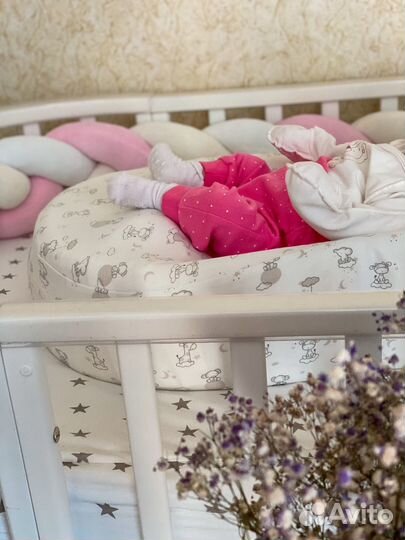 Детская кроватка и пеленальный комод