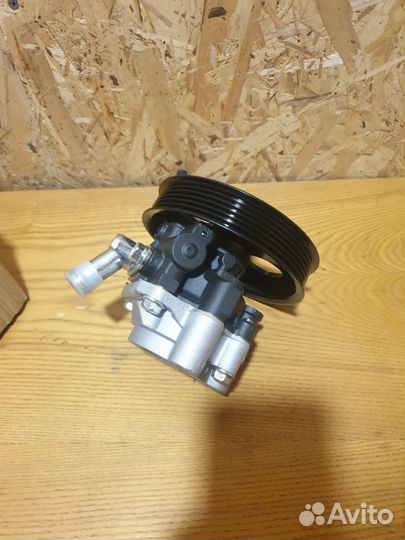 Насос гидроусилителя Toyota Land Cruiser 100 98-02