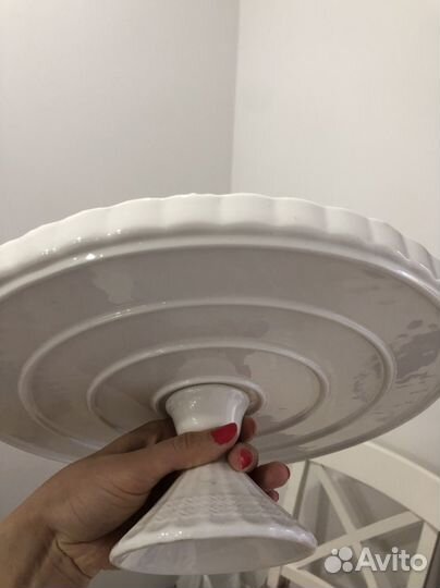 Тортница на ножке