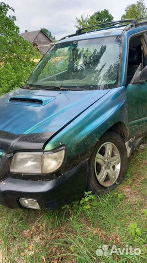 Subaru Forester 2.5 AT, 2000, битый, 250 000 км