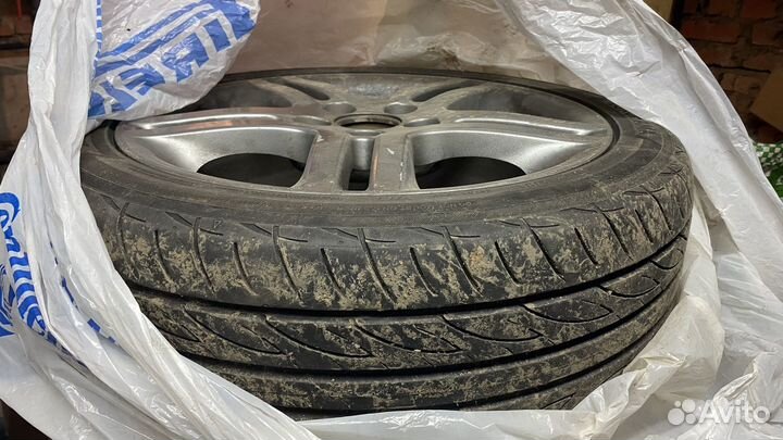 Yokohama Advan Fleva V701 215/45 R17