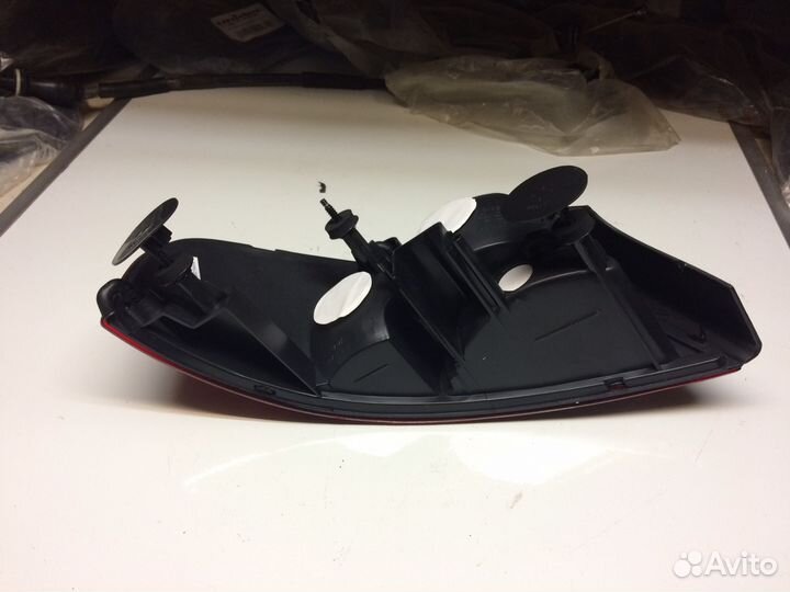 Фонарь задний правый на Dodge Stratus 01-06 г.в