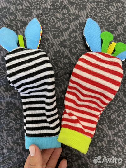 Погремушка на коляску, носки-погремушка