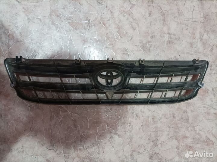Решетка радиатора Toyota ipsum sxm10