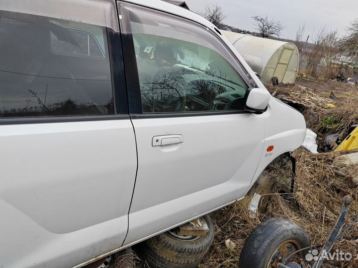 В разборе Ford Taurus 3 Gen