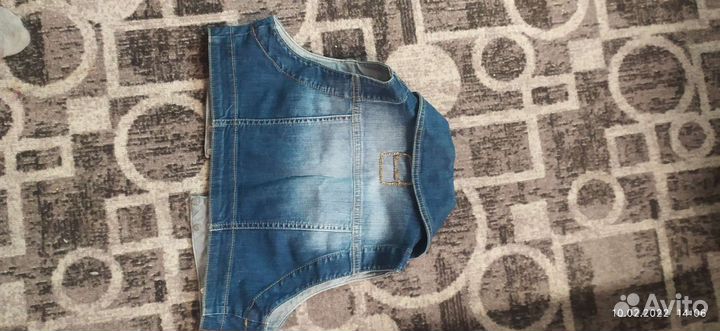 Джинсовая жилетка женская