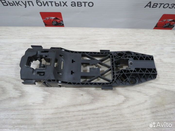 Кронштейн ручки задний левый Volkswagen Polo