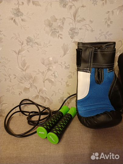 Детские боксерские перчатки, бинты, скакалка