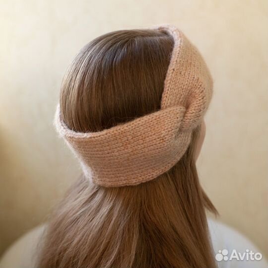 Вязаная повязка на голову ручной работы