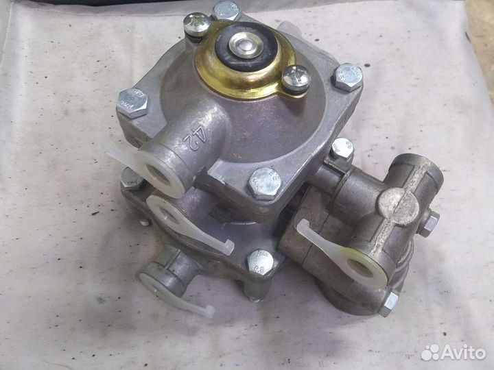 ЗИЛ клапан упр. Тормозами