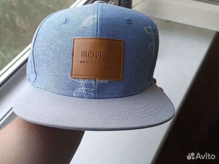 Бейсболка с прямым козырьком