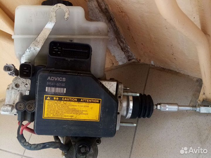 Главный тормозной цилиндр lx570