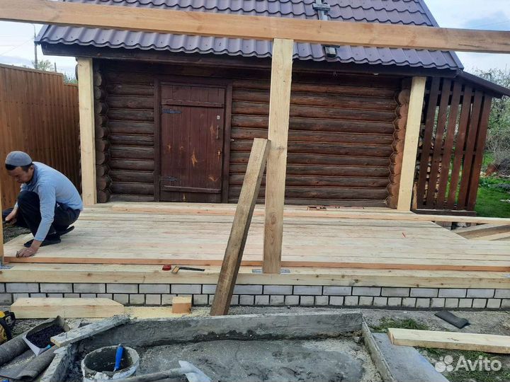 Строительная бригада возможно с нашим материалом