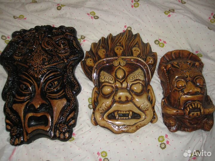 Маски на стену