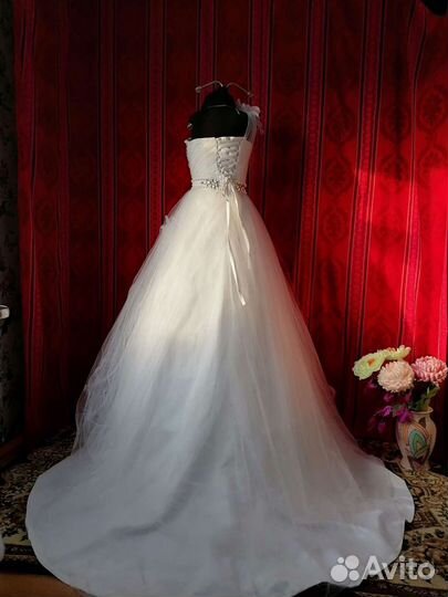 Свадебное платье 42 44 бу