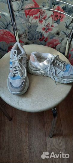 Кроссовки для девочки