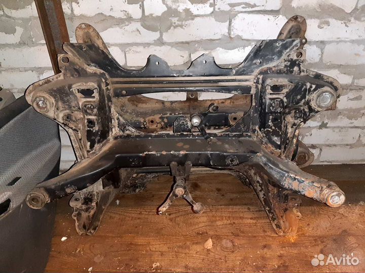 Подрамник передний Peugeot 406