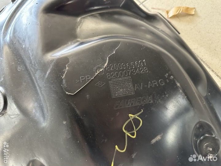 Подкрылок передний левый Рено Меган 2 Megane 2