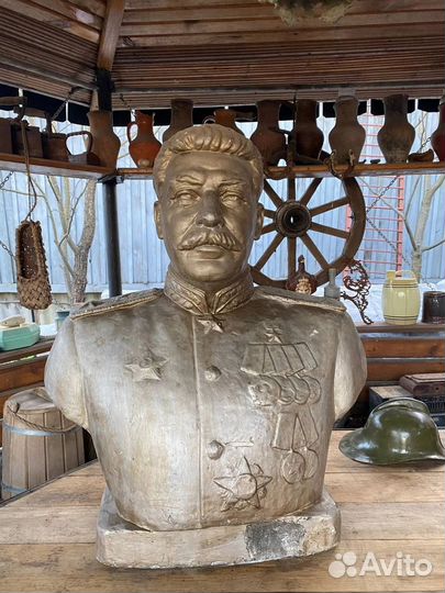 Бюст Сталина