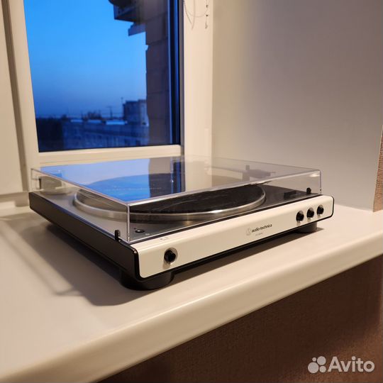 Виниловый проигрыватель Audio-Technica AT-LP60XBT