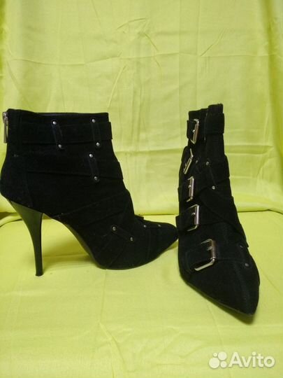 Готический стиль. Ботильоны