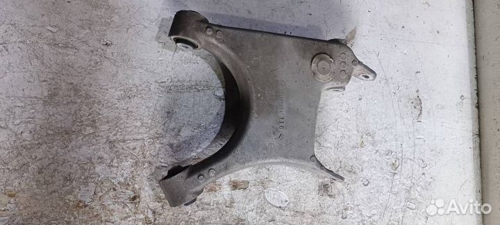 Рычаг задний нижний правый 33326770744