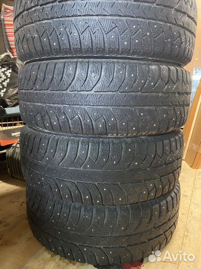 Bridgestone Ice Cruiser 7000 215/60 R17