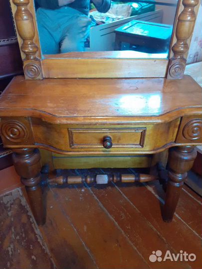 Зеркало антикварное с косметическим столиком