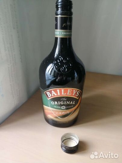 Пустая бутылка из-под алкоголя