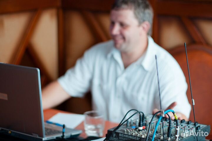 Звукооператор, звукорежиссёр, DJ, ди-джей, Ди Джей