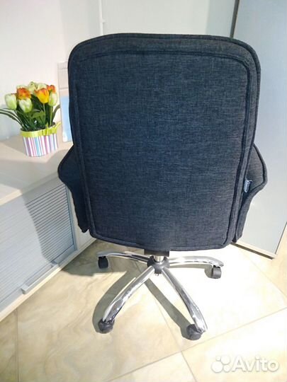Офисное кресло