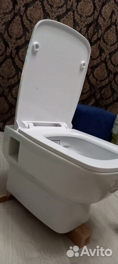 Продам новый безободковый унитаз santek
