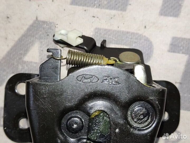 Замок стекла крышки багажника Hyundai Tucson