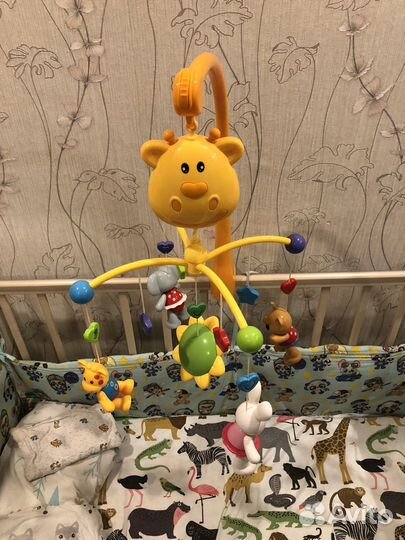 Мобиль на кроватку жирафики