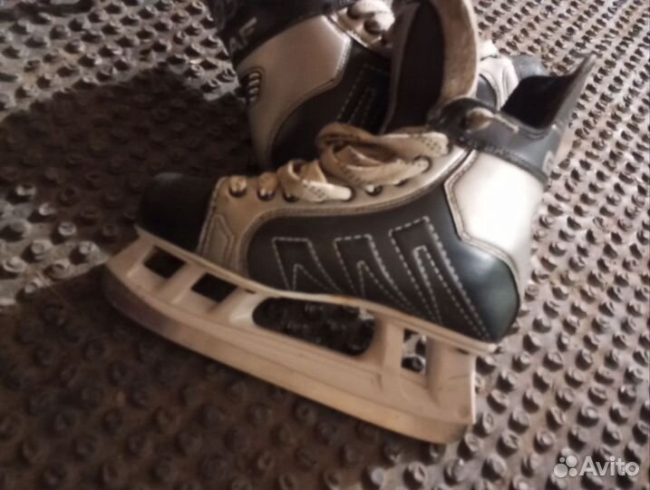 Коньки хоккейные граф 505